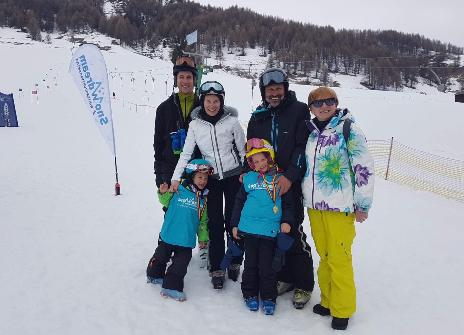 gezin na de slalom wedstrijd